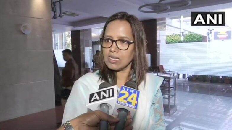 Varsha Gaikwad: महाराष्ट्रातील शाळा दिवाळीनंतर सुरु होणार? पाहा काय म्हणाल्या, शालेय शिक्षण मंत्री वर्षा गायकवाड